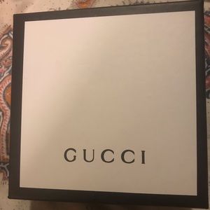 Gucci’s belt l- could be uni sex